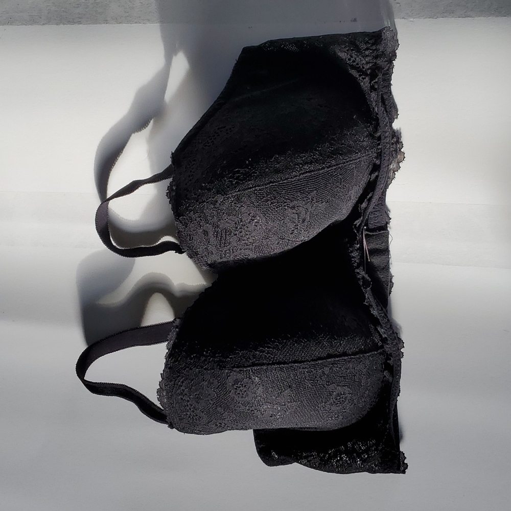 Women’s Victorias Secret Black Push Up Bra Size 38DD